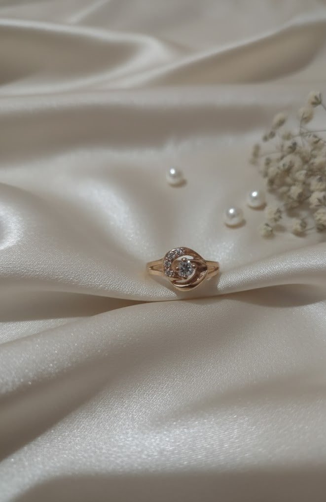 Eternal Swirl Half-Finger Diamond Ring